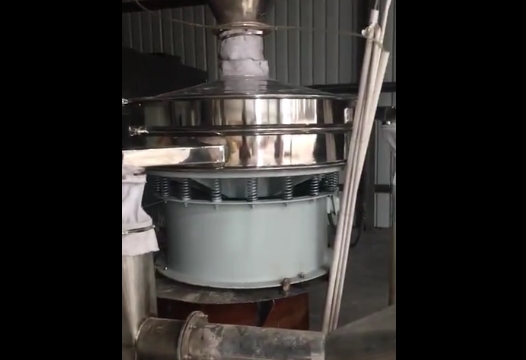 化工行业使用振动筛筛分物料视频