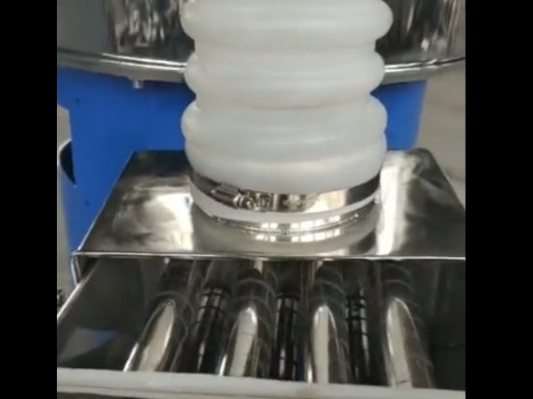 带有除铁器的旋振筛试机视频—新乡高卓振动筛厂家
