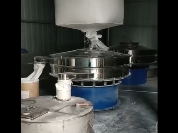 三次元旋振筛客户使用现场视频—新乡高卓振动筛厂家