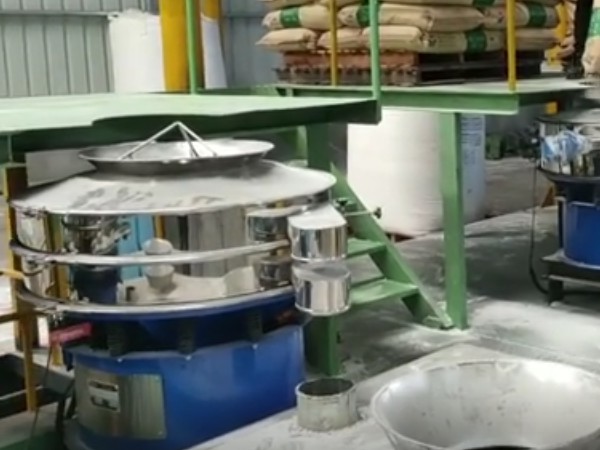 三次元旋振筛客户使用现场视频--新乡高卓振动筛厂家